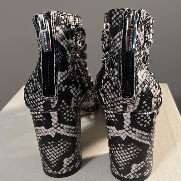 Vince Camuto Arindal Cut Out Peeptoe Bootie New Without Tag Women’s size 6&1/2 M - Picture 5 of 14